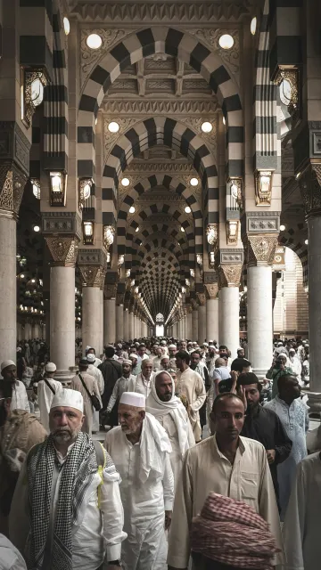Lorong pilar di dalam Masjid Nabawi
