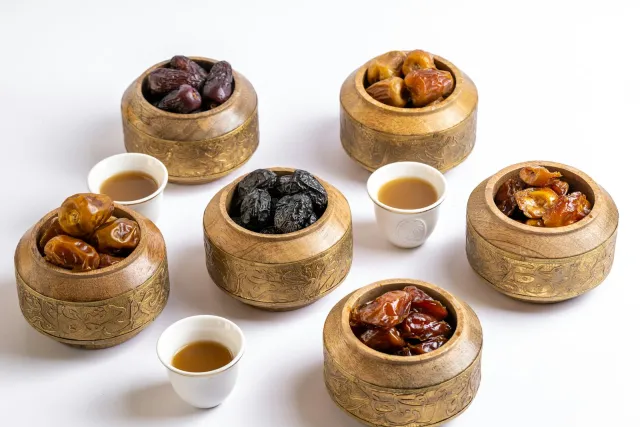 Kurma dan kopi Arab khas Tanah Suci